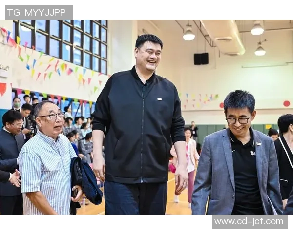 姚明与崔磊的篮球传奇之路:从球场到人生的启示与反思 姚明与崔磊的篮球传奇之路:从球场到人生的启示与反思