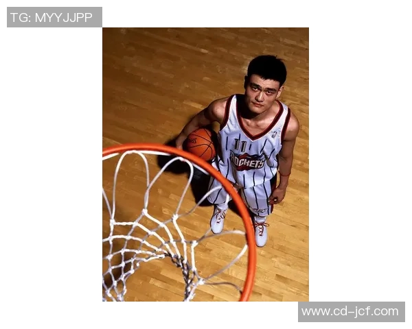 姚明高清特写展现篮球巨星风采与不屈精神的完美瞬间