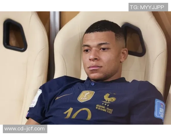 寸头足球明星风采展现足球场上的魅力与激情