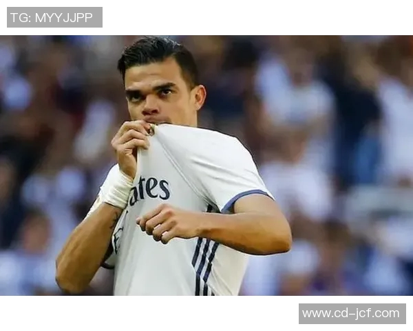 欧洲经典足球巨星回顾他们的辉煌岁月与传奇故事