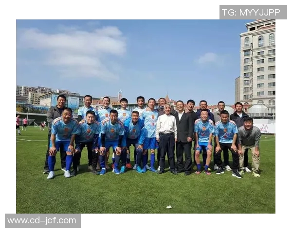 足球明星齐聚一堂的精彩瞬间展现了他们的风采与团结精神